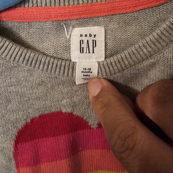 Baby Girl's Baby Gap Grey Sweater With Heart Size 12-18M - Picture 3 of 3